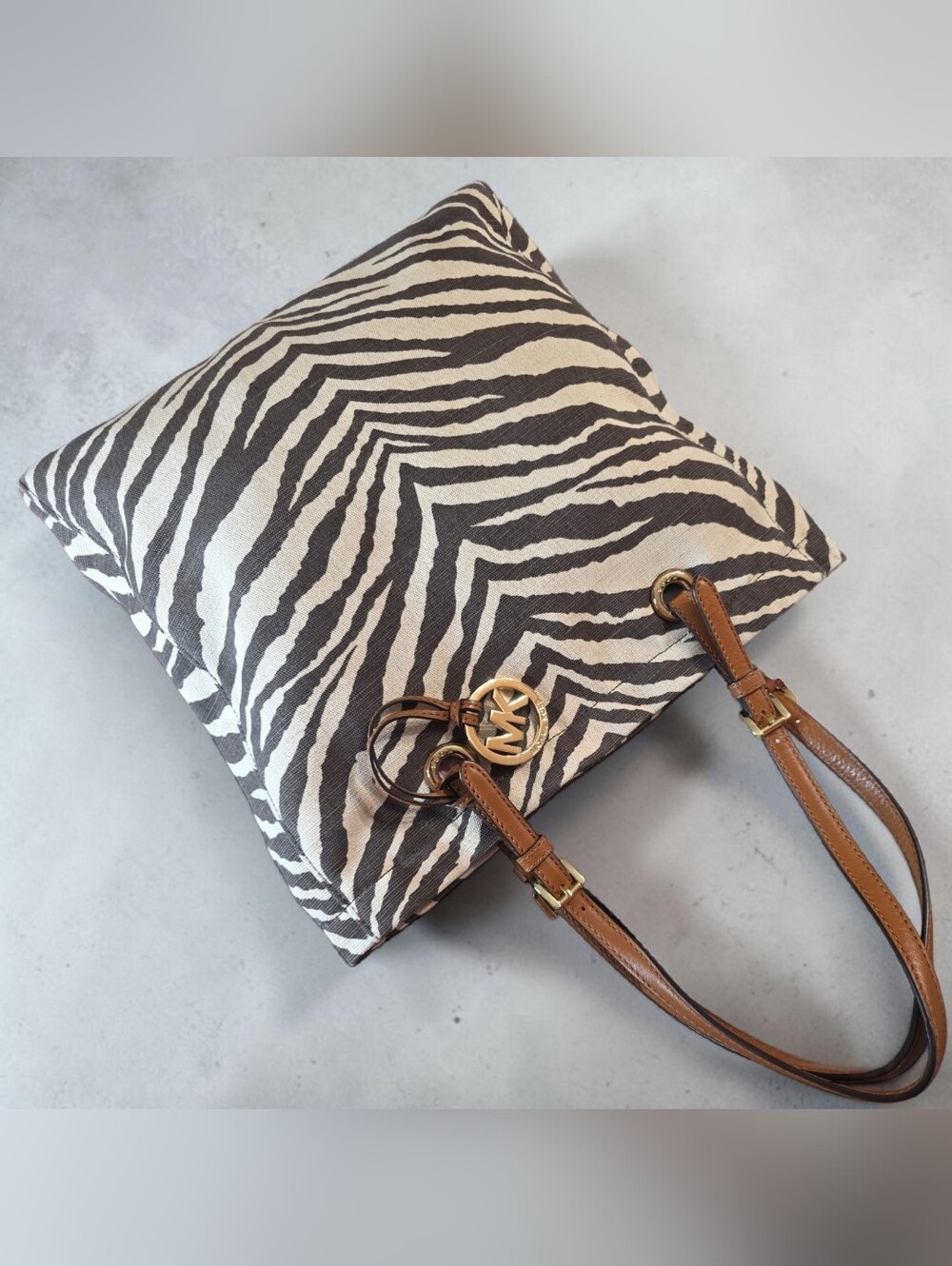 MICHAEL KORS Jet Set Zebra Print Jacquard North South Tote Bag Like New - Picture 5 of 11